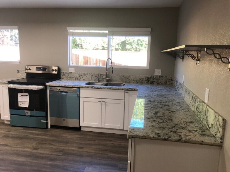 Building Photo - 7024 Woodmore Oaks Dr