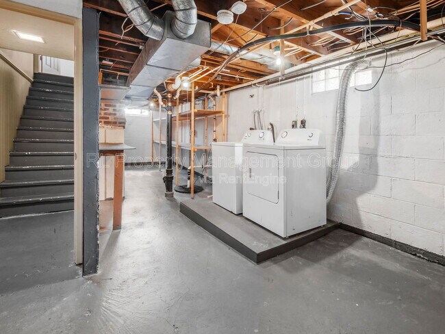 Building Photo - 925 S Chesterfield Rd