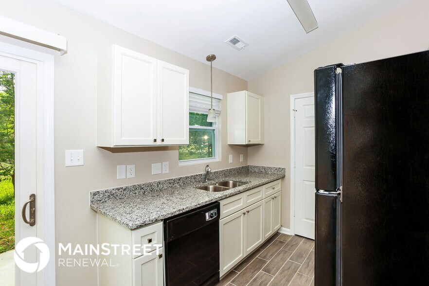 Building Photo - 5900 Brick Landing Dr