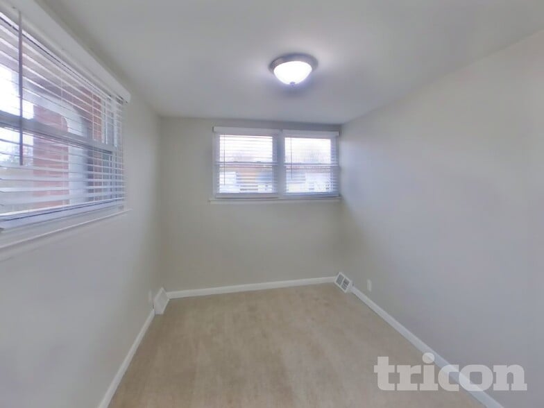 Building Photo - 137 Crum Creek Dr