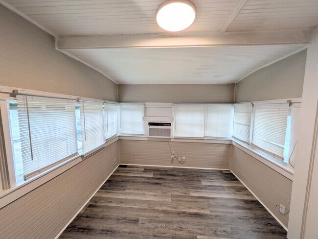 Building Photo - Government Hills 1 Bedroom close to The Pearl and Fort Sam Houston in the heart of San Antonio