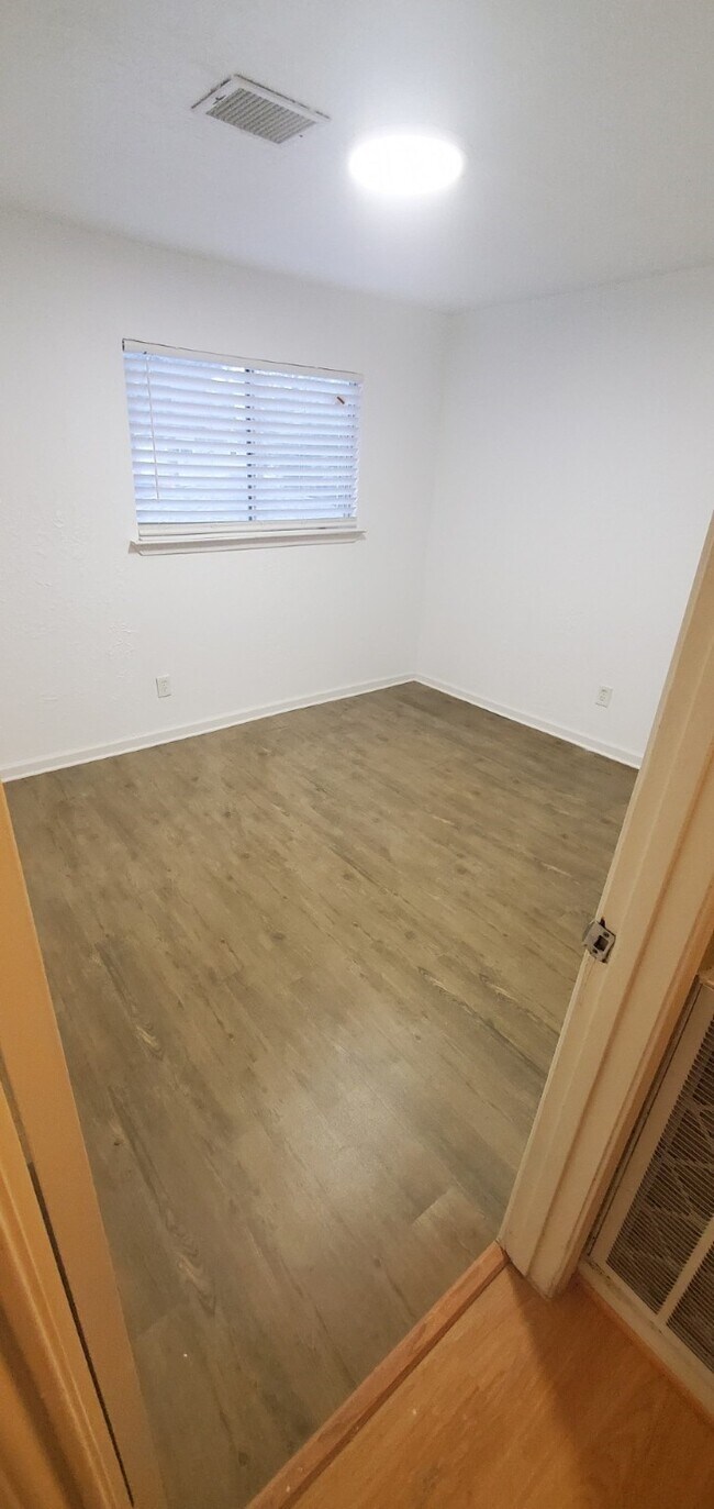 Building Photo - 3907 Glenheather Dr