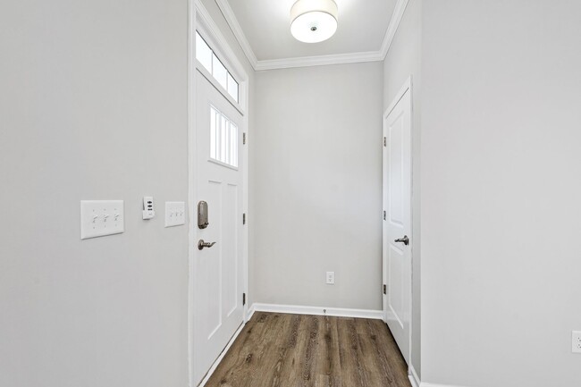 Building Photo - Stunning Duplex Minutes to Downtown Durham!