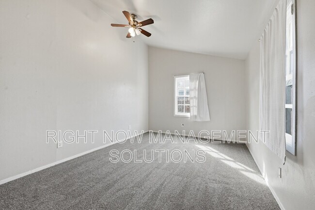 Building Photo - 415 W Linden St