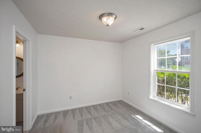 Building Photo - 104 Stingray Ct