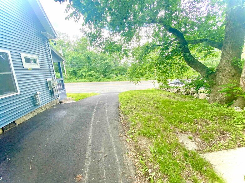 Building Photo - 1592 Main St