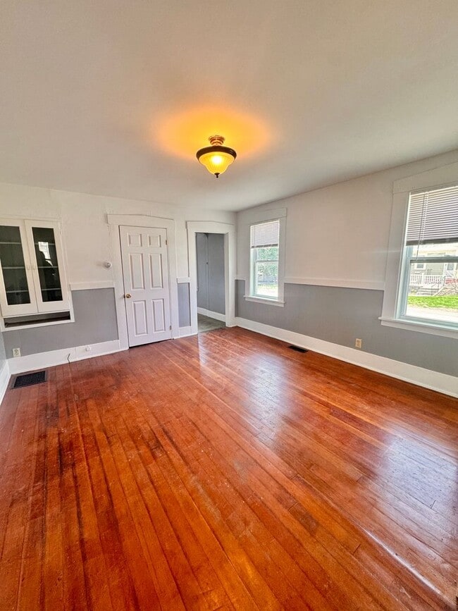 Building Photo - 30 Central St