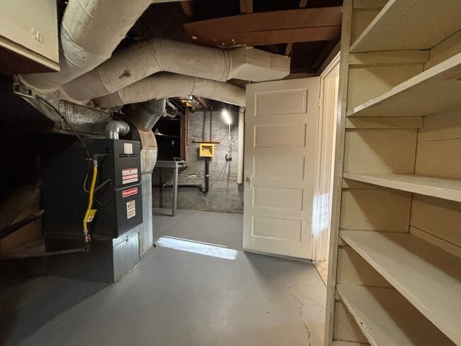 Building Photo - Available Now!  Single family home just mi...