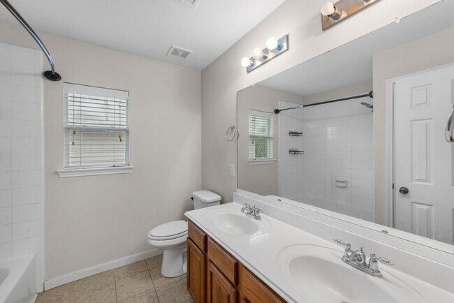 Building Photo - 2519 Fair Oak St