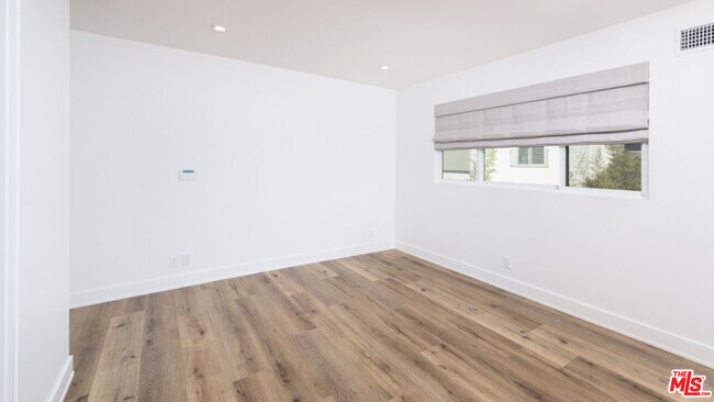 Building Photo - 502 Huntley Dr