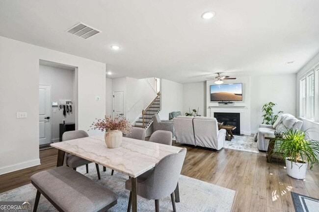 Building Photo - 2424 Pinnae Pl