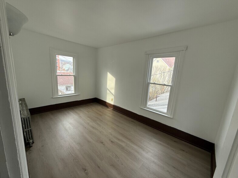 Building Photo - 2408 7th Ave