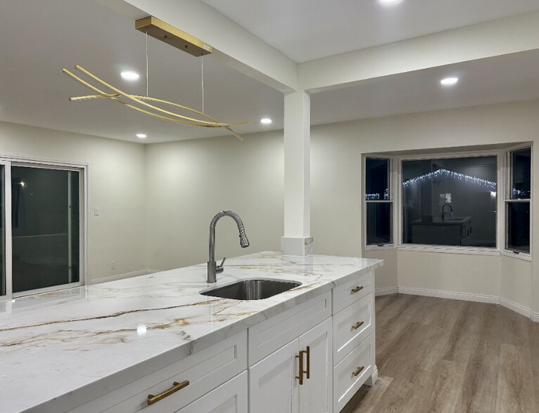 Building Photo - 7860 La Fiesta Dr