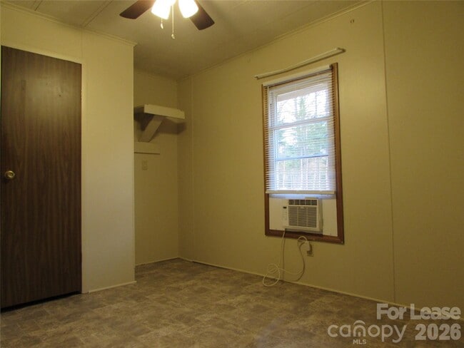 Building Photo - 124 Cove View Dr