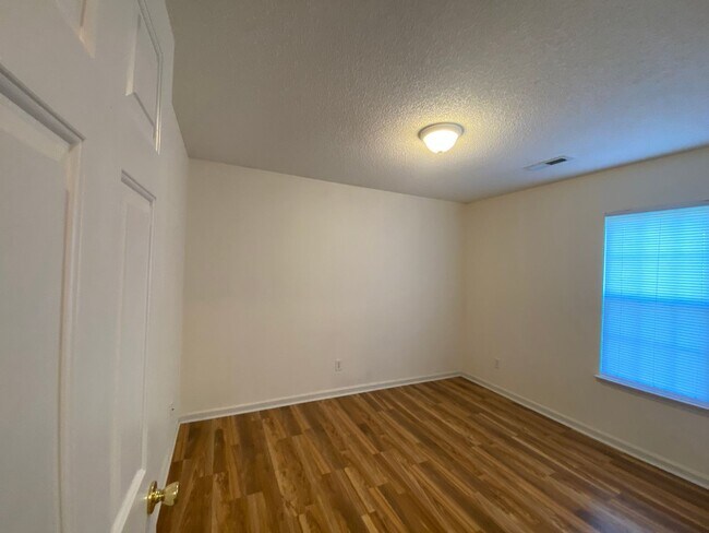 Building Photo - COMING SOON! North Chase Community! 3 BR/ 2 Bath/ 2 Car garage! Fenced back yard!