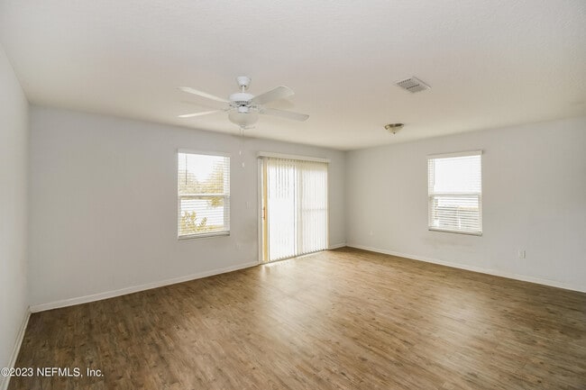 Building Photo - 570 Eiseman Wy