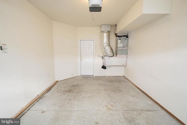 Building Photo - 439 Parkview Ct