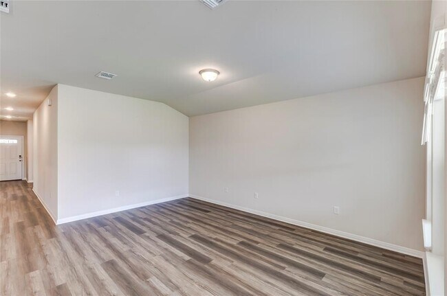 Building Photo - 4905 Hazelnut Ln