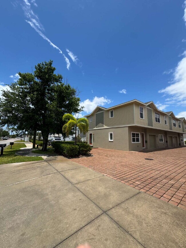 Building Photo - 3701 W Carmen St
