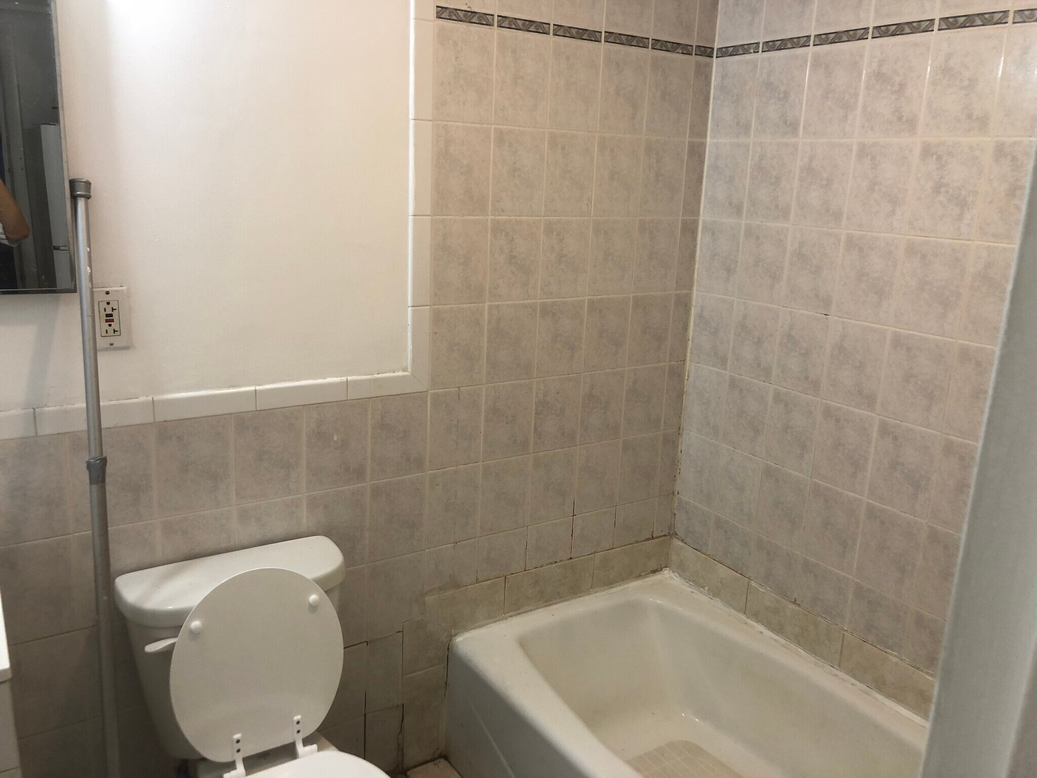 Building Photo - 132 Voss Ave