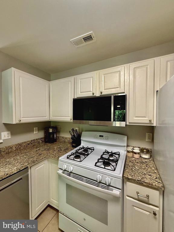 Building Photo - 18825 Sparkling Water Dr