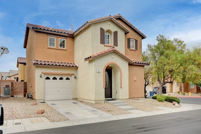 Building Photo - Beautiful 3 bedroom/2.5 baths located acro...