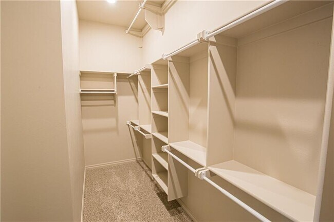 Building Photo - 3516 Lakeside Dr