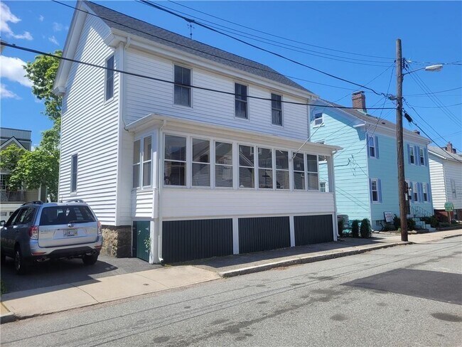 Primary Photo - 11-11 Byrnes St