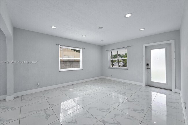 Building Photo - 2714 Fillmore St