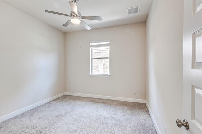 Building Photo - 3016 Columbus Loop