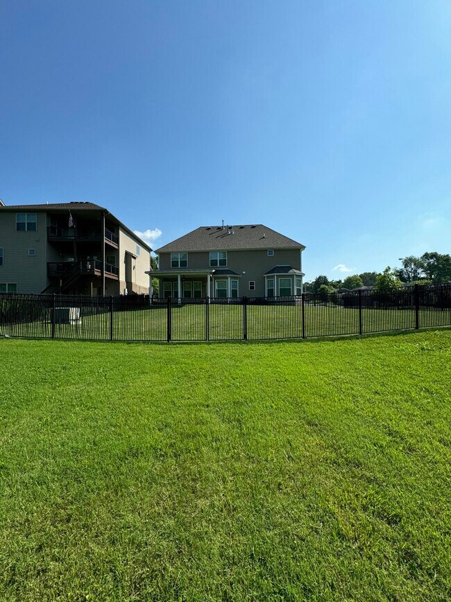Building Photo - 290 Manitoba Ln