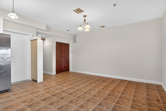 Building Photo - 620 38th St