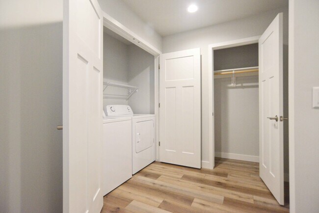 Building Photo - 2833 Endive Dr