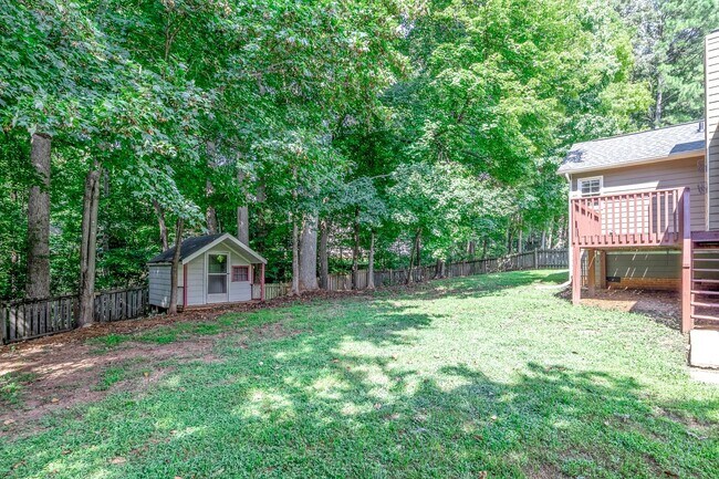 Building Photo - Charming 3 Bedroom Home