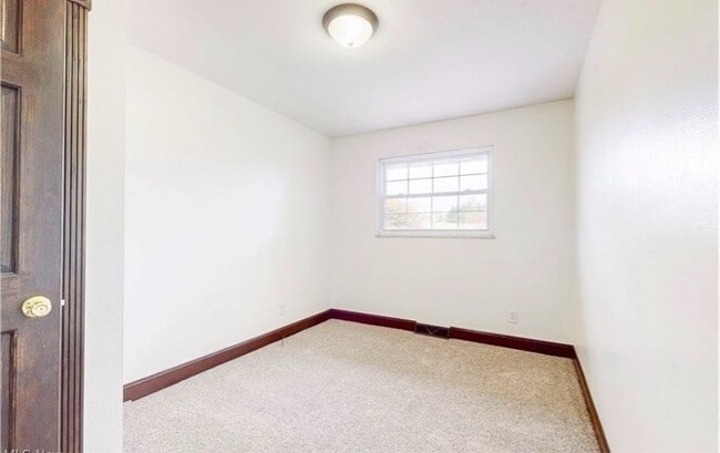 Building Photo - 240 Stardust Dr