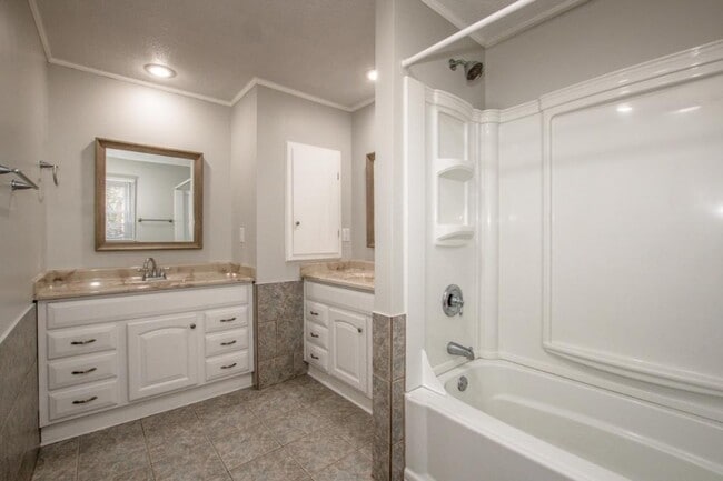 Building Photo - 2089 Rock Springs Cir