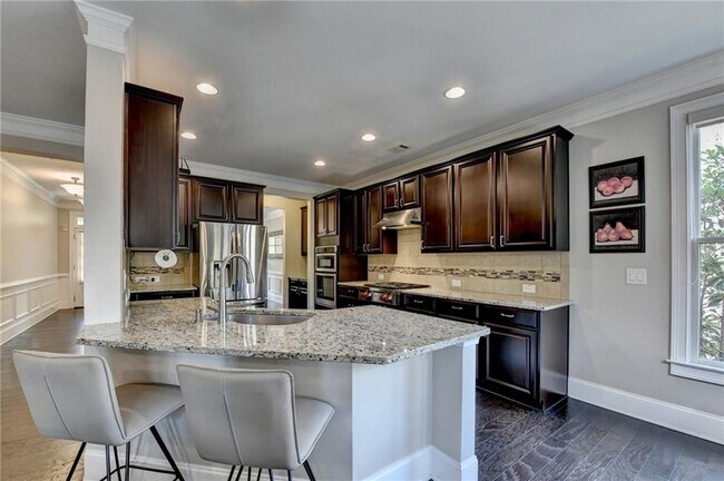 Building Photo - 11653 Parkside Ave