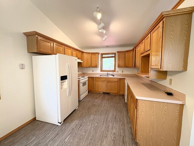 Building Photo - 2905 High Park Dr