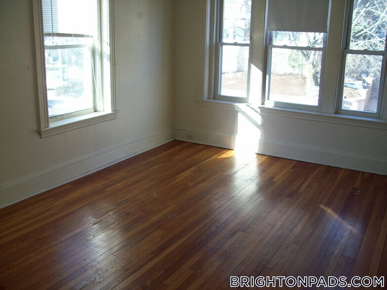 Building Photo - 134 Englewood Ave