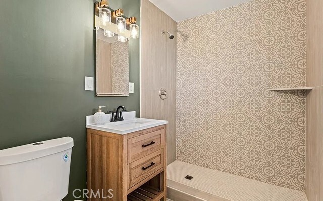 Building Photo - 9925 Redwood Ave