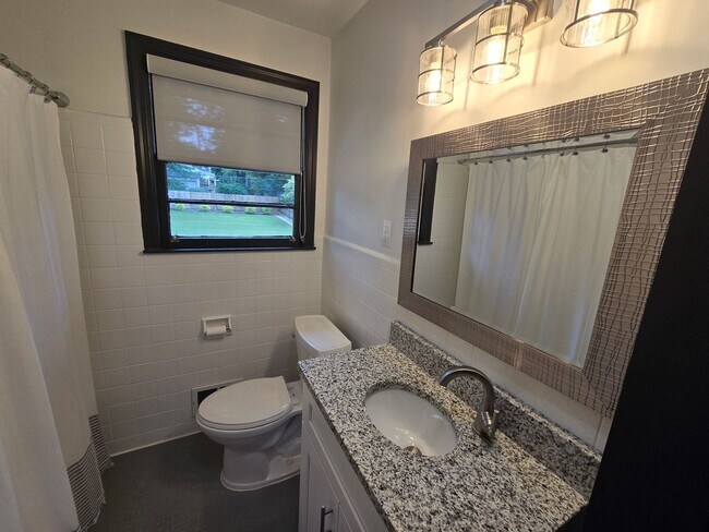 Building Photo - 2534 Forest Dr