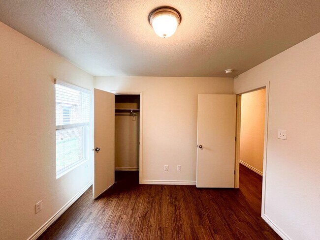 Building Photo - 1515 Justin Lp