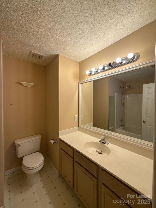 Building Photo - 1515 Sylvia Ct