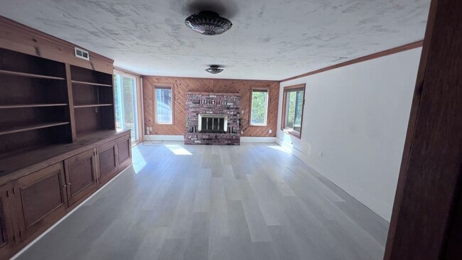 Building Photo - Peaceful Country Setting – Beautiful 5-Bed...