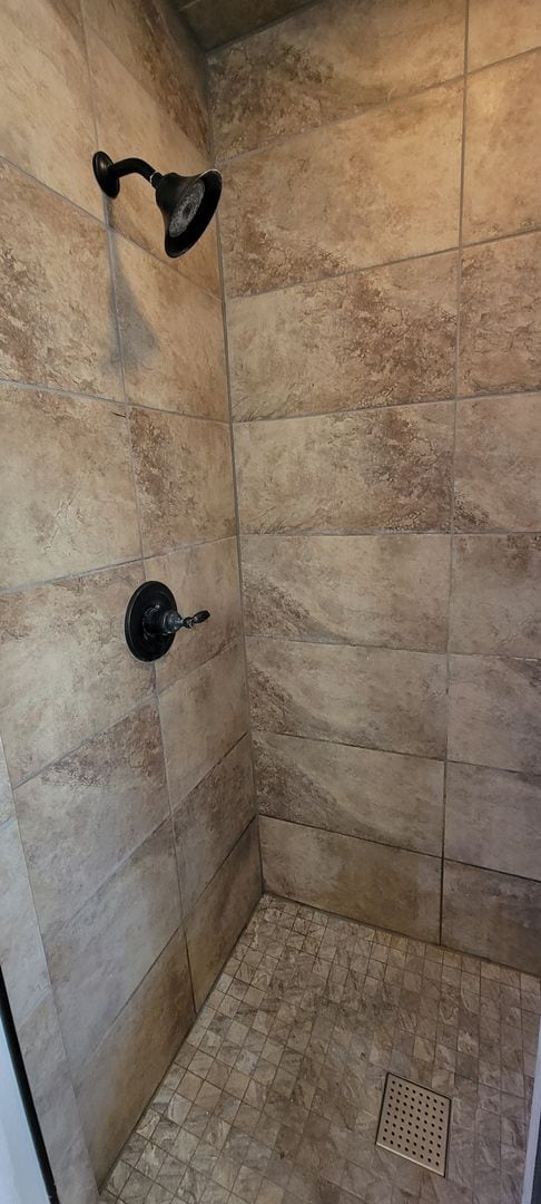 Building Photo - NEWER HOME ON QUIET STREET