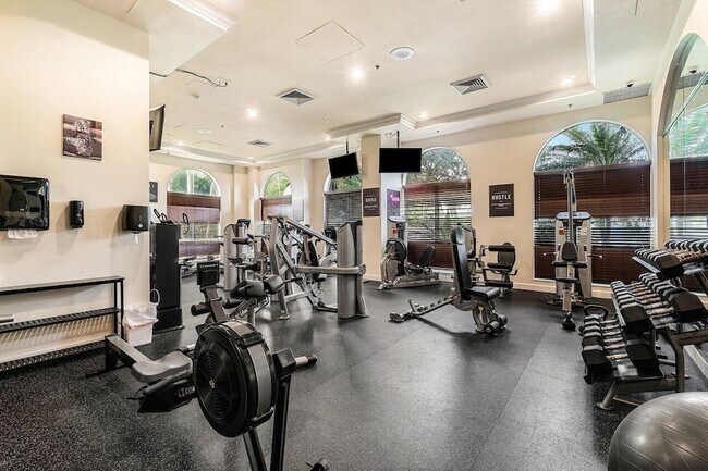 Building Photo - 616 Clearwater Park Rd