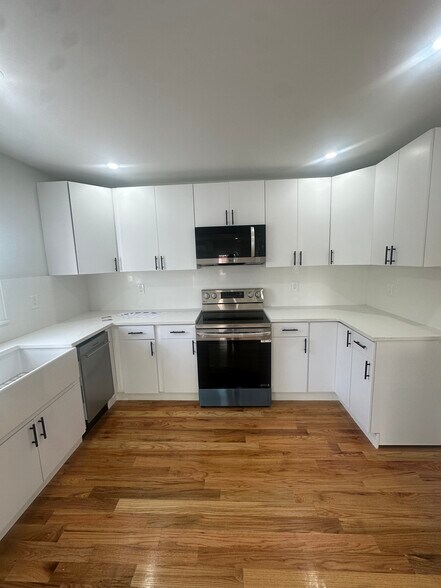 Building Photo - 4 Upham Ave