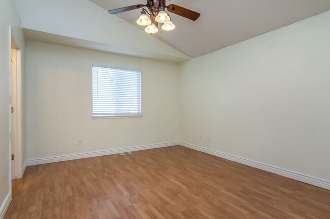 Building Photo - 5 Bedroom Home in Herriman; 2700 sq ft; Open Floor Plan