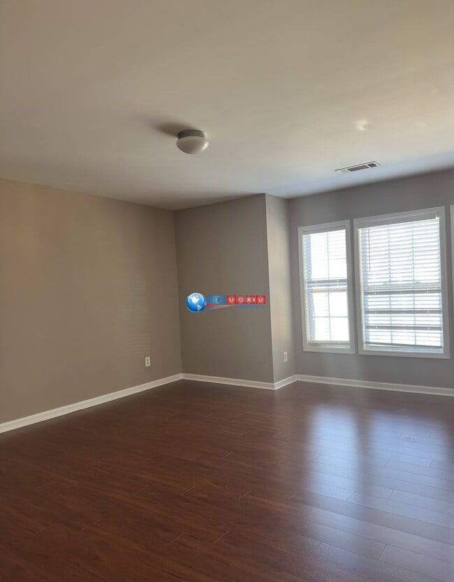 Building Photo - Large 4-bedroom house in the SECKINGER cluster in Buford