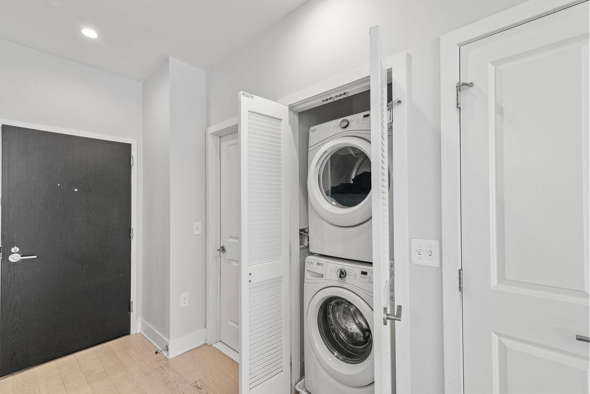 Building Photo - 1400 Hudson St